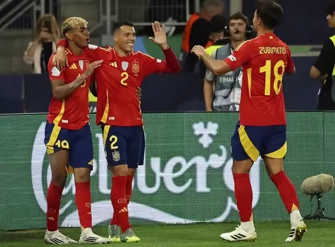 葡萄牙比赛最后时刻球迷冲场大四喜 葡萄牙比赛最后时刻球迷冲场大四喜